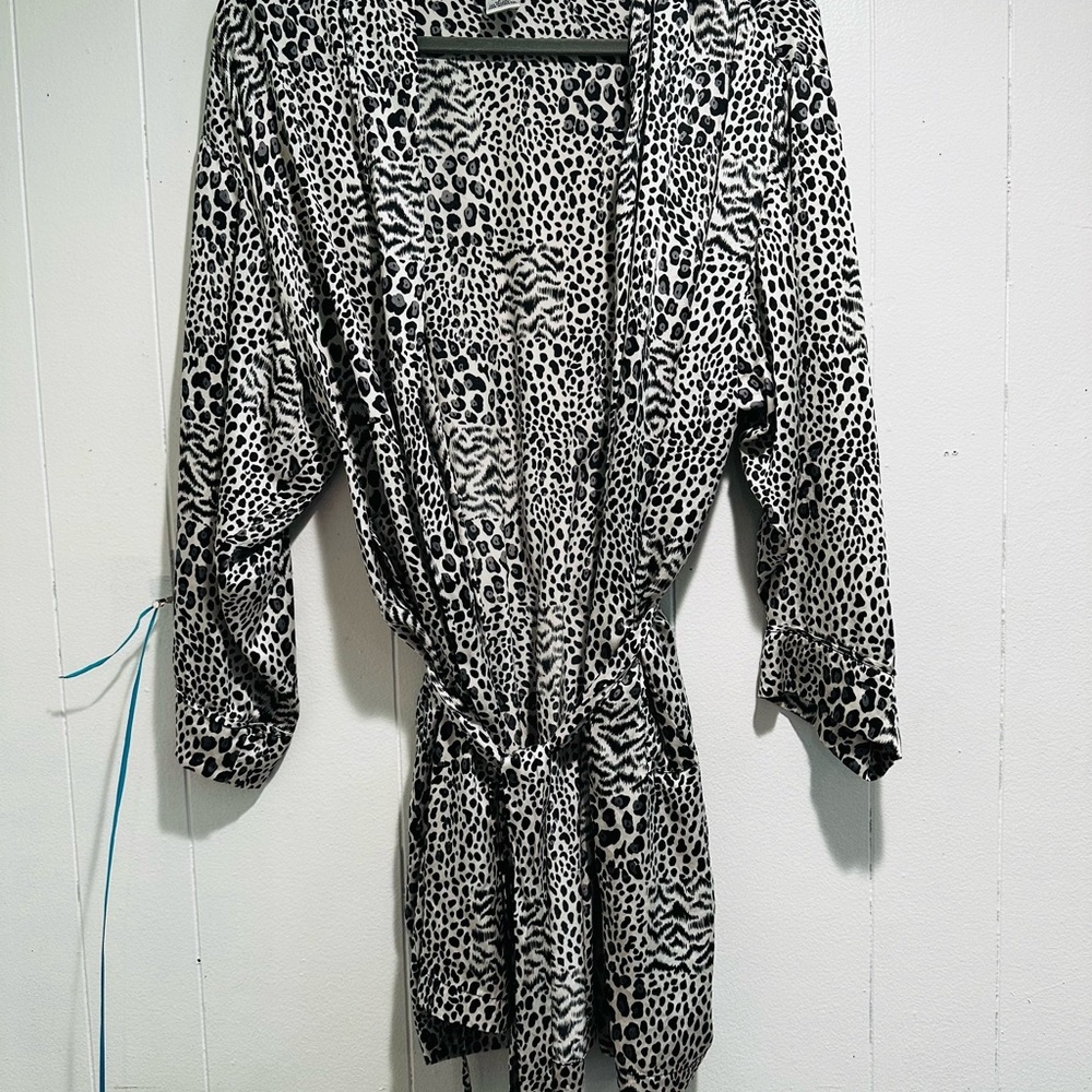 Morgan Taylor Black and White Animal Print Robe